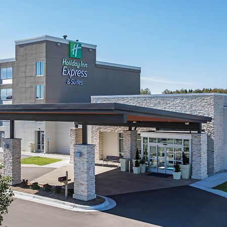 Holiday Inn Express & Suites Ludington By Ihg Exterior photo