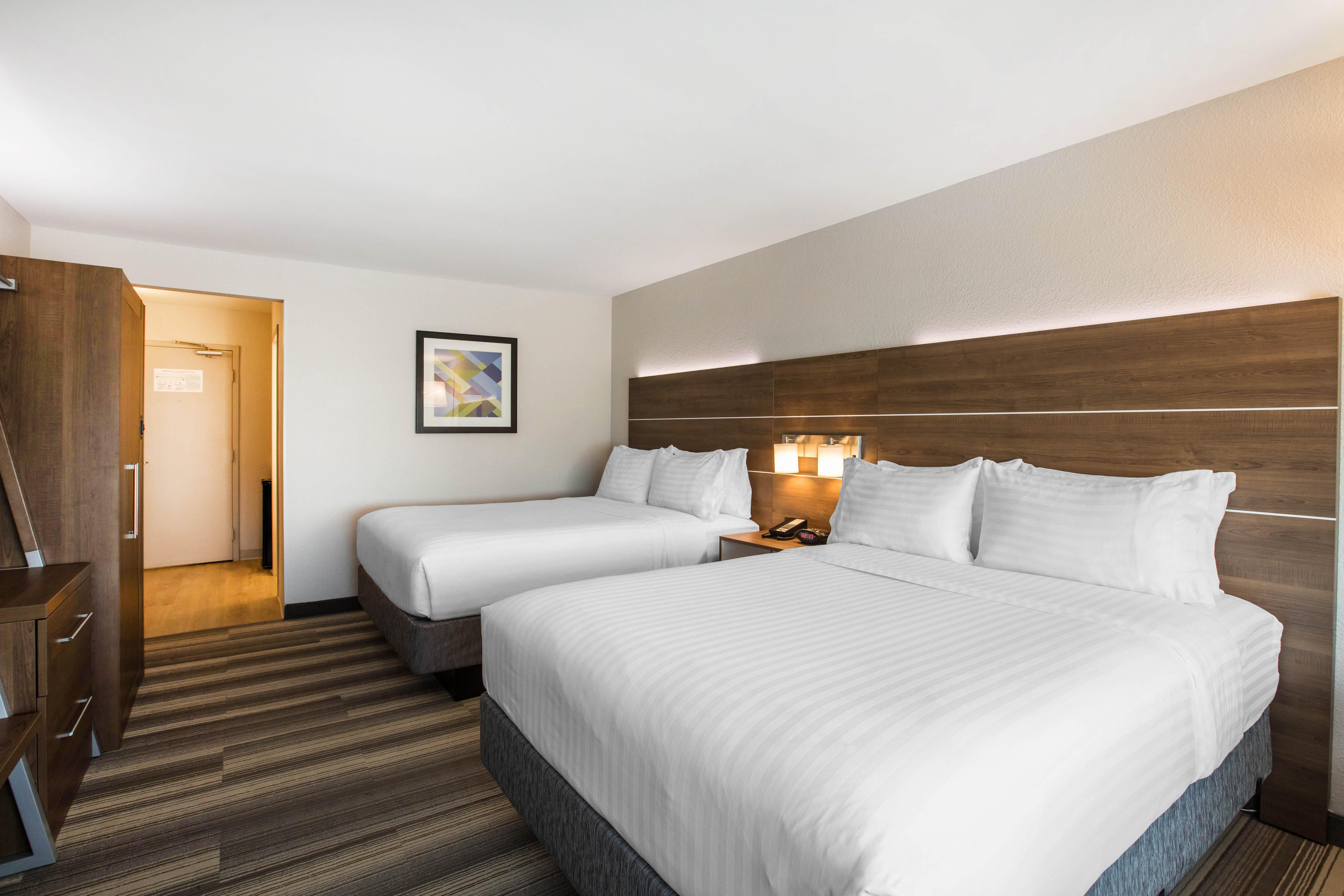 Holiday Inn Express & Suites Ludington By Ihg Exterior photo