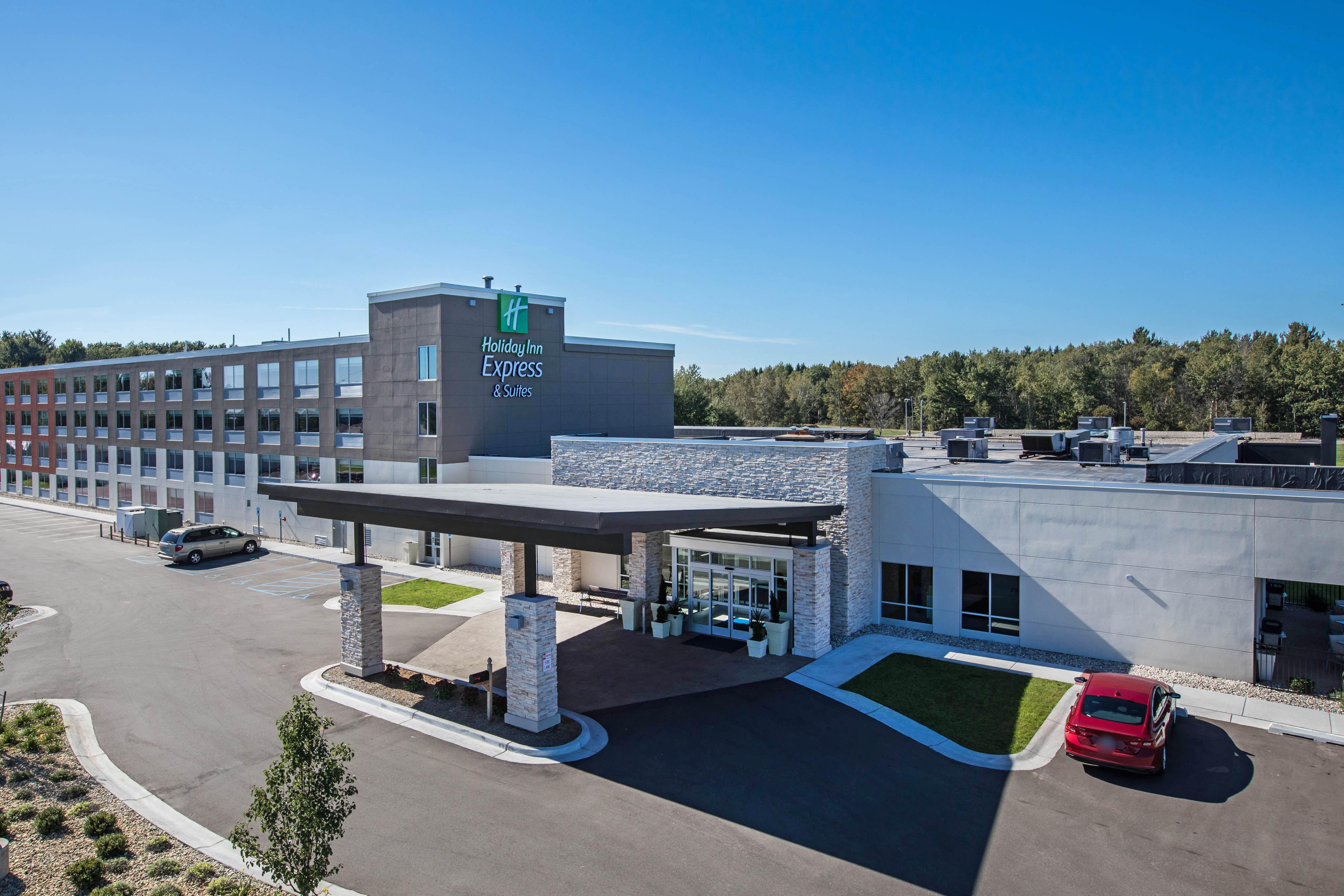 Holiday Inn Express & Suites Ludington By Ihg Exterior photo