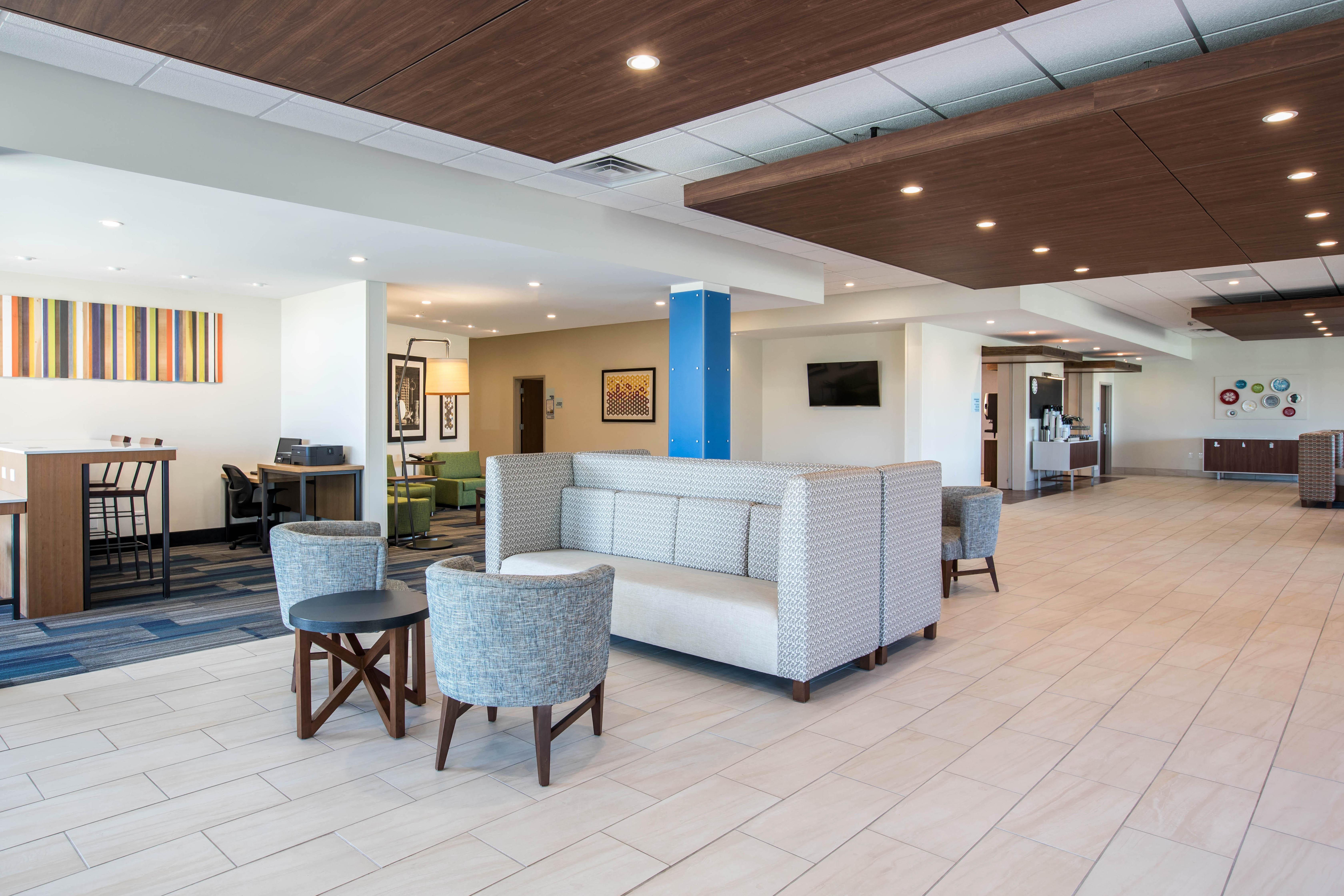 Holiday Inn Express & Suites Ludington By Ihg Exterior photo