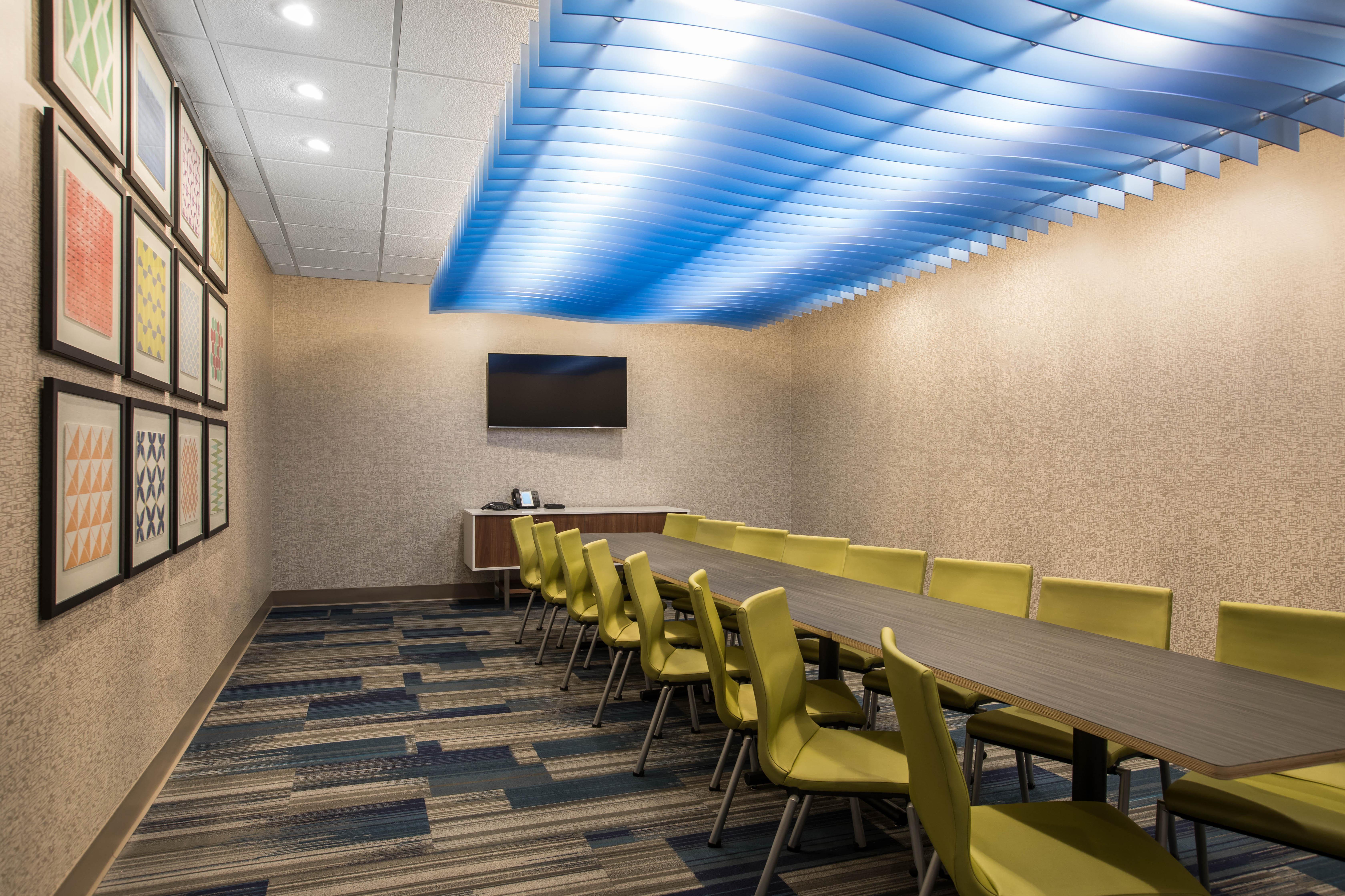 Holiday Inn Express & Suites Ludington By Ihg Exterior photo